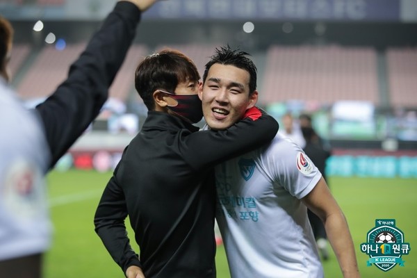 김기동 감독, 송민규(포항스틸러스). 한국프로축구연맹