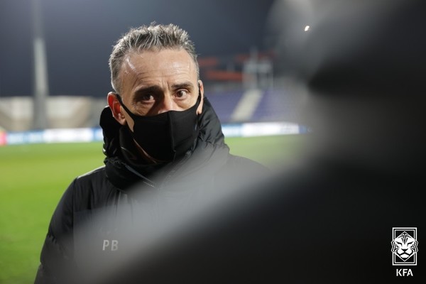 파울루 벤투 감독. 대한축구협회