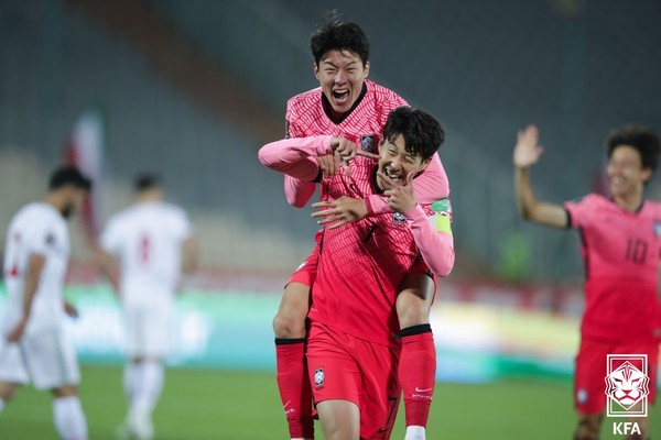 황의조, 손흥민(왼쪽부터, 남자축구 국가대표팀). 대한축구협회 제공
