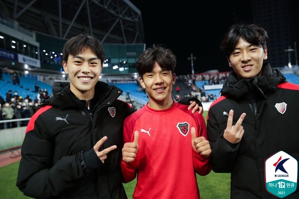 왼쪽부터 조재훈, 노경호, 김준호(이상 포항스틸러스). 한국프로축구연맹 제공