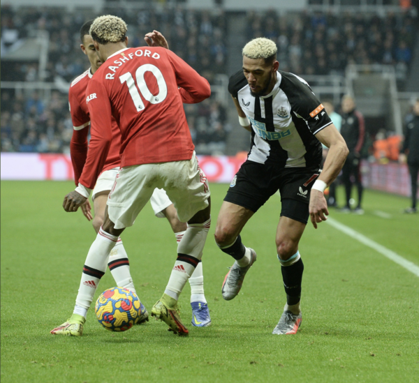 조엘린톤(오른쪽). 뉴캐슬유나이티드 공식 트위터 캡처