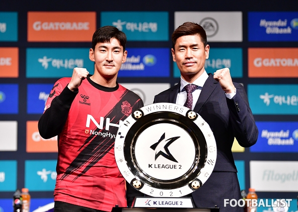 김영찬(왼쪽), 설기현 감독(오른쪽, 경남FC). 서형권 기자