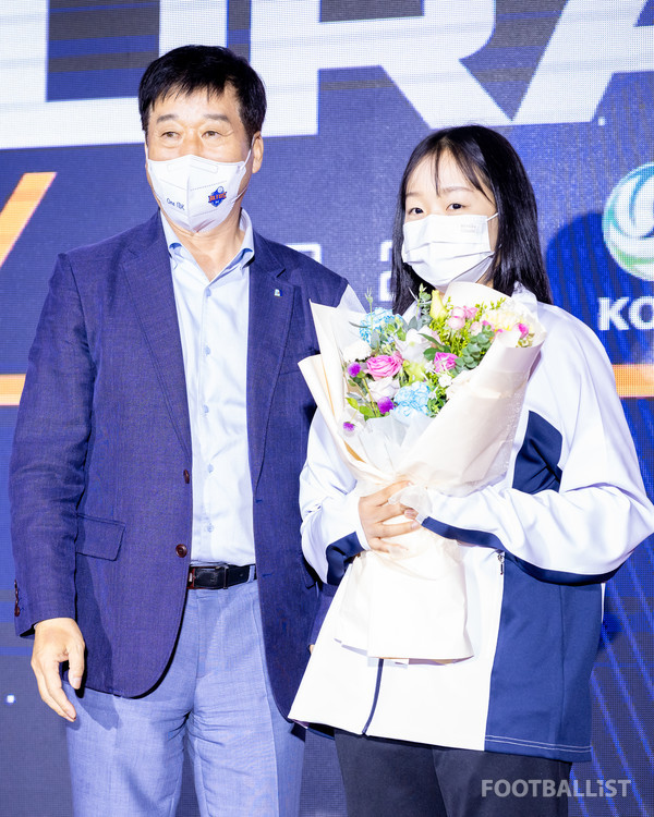 김호철 감독(왼쪽), 오유란(오른쪽, IBK기업은행). 서형권 기자