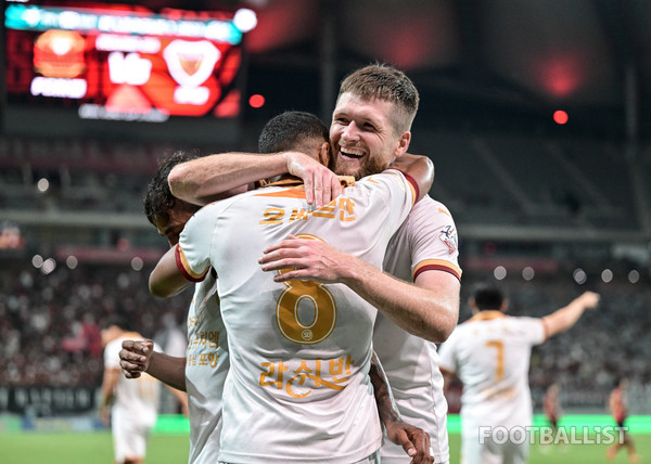 오베르단(왼쪽), 그랜트(오른쪽, 포항스틸러스). 서형권 기자