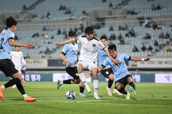 안산과 천안의 경기 장면 / 안산그리너스 제공