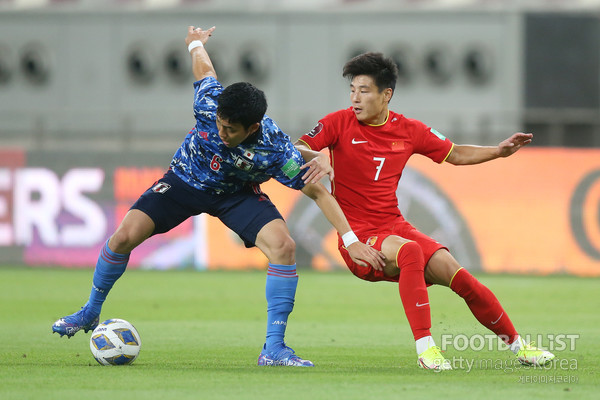 우레이(오른쪽, 중국 축구 대표팀).  게티이미지코리아