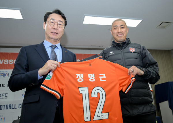 정명근 구단주(왼쪽), 차두리 감독(이상 화성FC). 서형권 기자