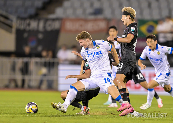 델브리지(가운데, 인천 유나이티드). 서형권 기자