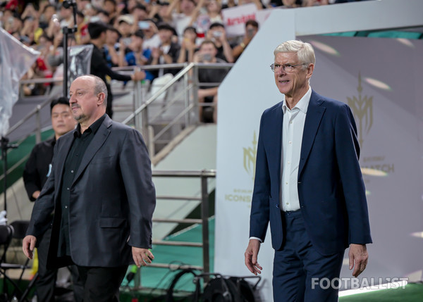 라파엘 베니테스 감독(왼쪽, 실드 유나이티드), 아르센 벵거 감독(오른쪽, FC스피어). 서형권 기자