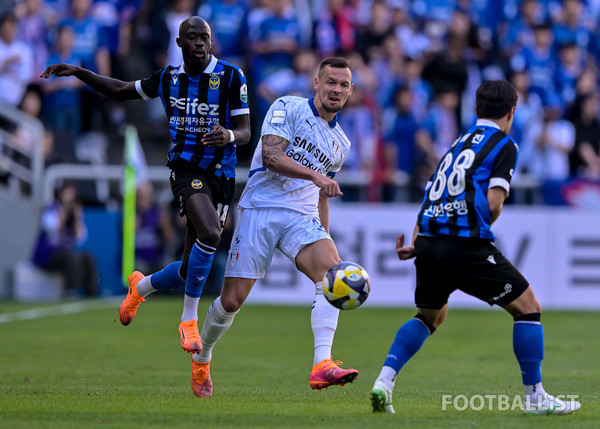 일류첸코(가운데, 수원 삼성). 서형권 기자