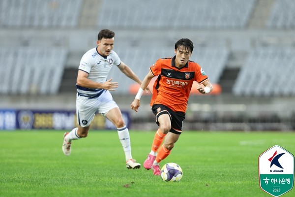 임창석(오른쪽, 화성FC). 한국프로축구연맹 제공