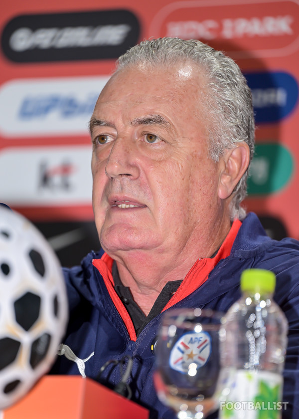 구스타보 알파로 파라과이 감독. 서형권 기자