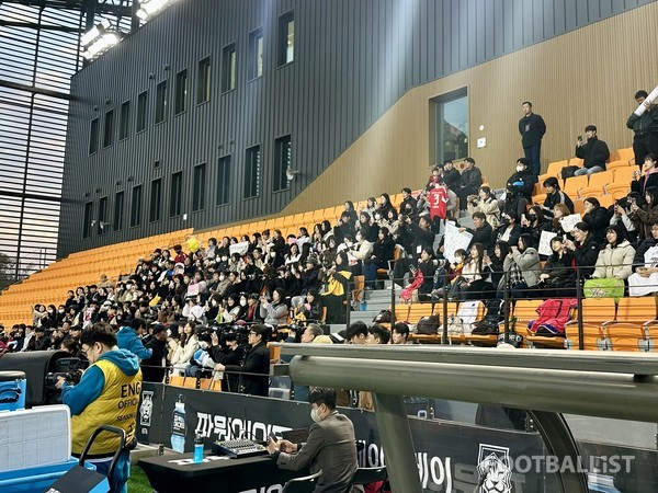 오픈 트레이닝 행사에 방문한 팬들. 김진혁 기자