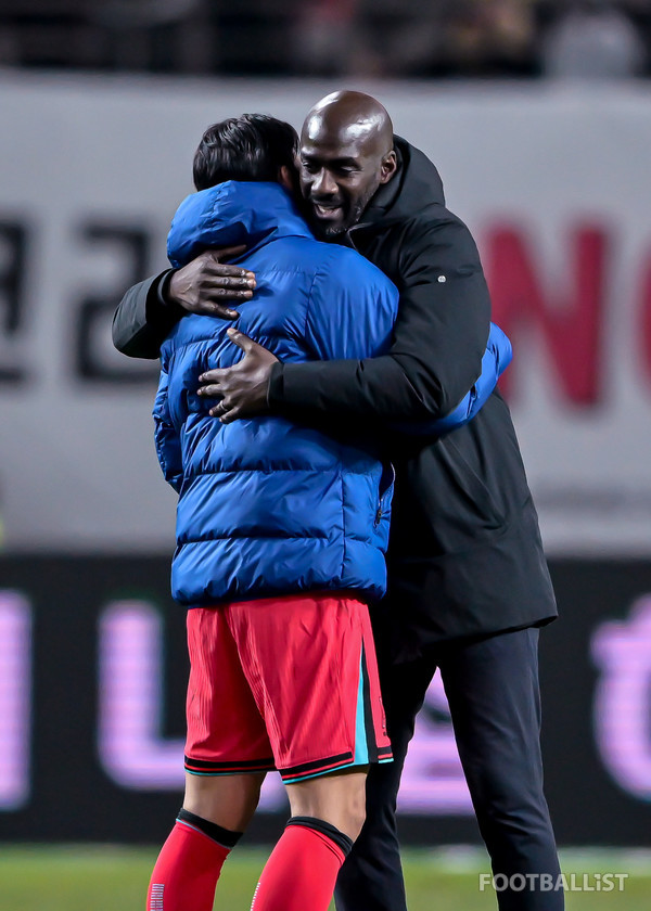 손흥민(왼쪽), 오토 아도 감독(오른쪽, 가나). 서형권 기자