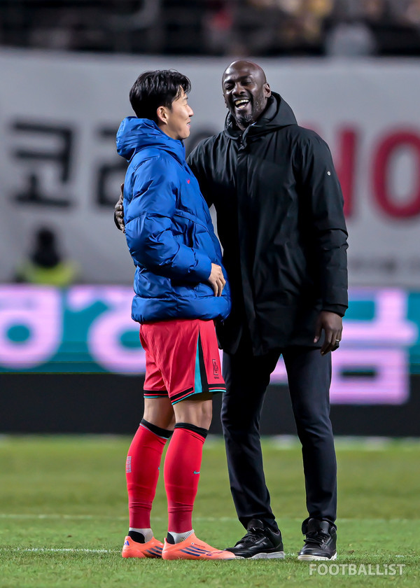 손흥민(왼쪽), 오토 아도 감독(오른쪽, 가나). 서형권 기자