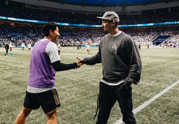 손흥민(왼쪽, LAFC), 블레이크 스넬(LA다저스). LAFC X 캡처