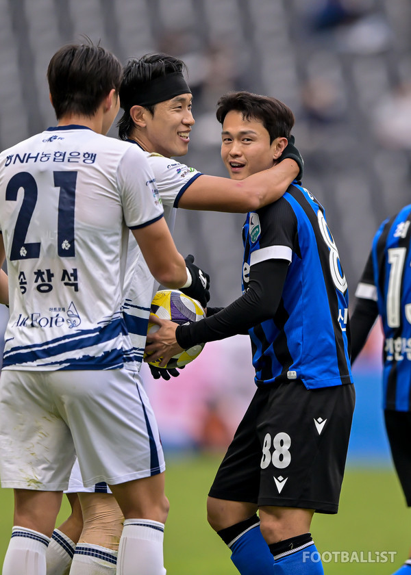 최성근(왼쪽, 충북청주), 정원진(오른쪽, 인천 유나이티드). 서형권 기자