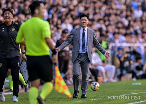 윤정환 감독(오른쪽, 인천 유나이티드). 서형권 기자