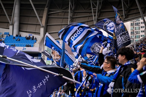 인천 서포터즈 '파랑검정'. 서형권 기자