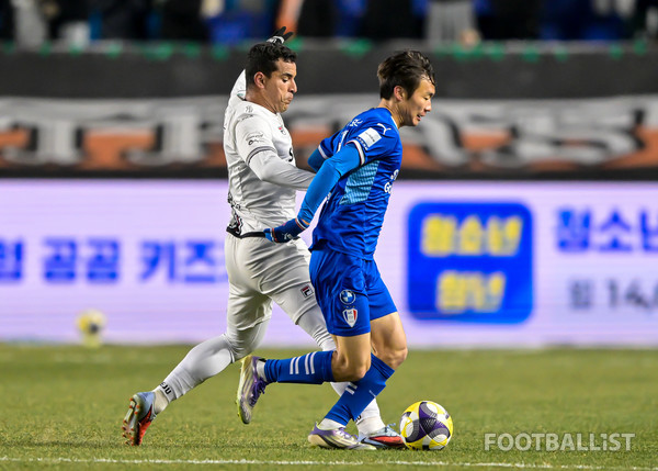 유리 조나탄(왼쪽, 제주SK). 서형권 기자