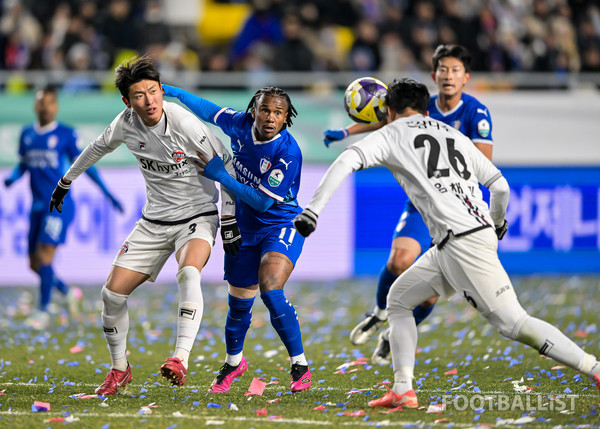 파울리뇨(가운데, 수원삼성). 서형권 기자
