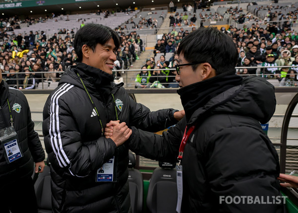 정조국 코치(왼쪽, 전북 현대), 이정효 감독(오른쪽, 광주FC). 서형권 기자