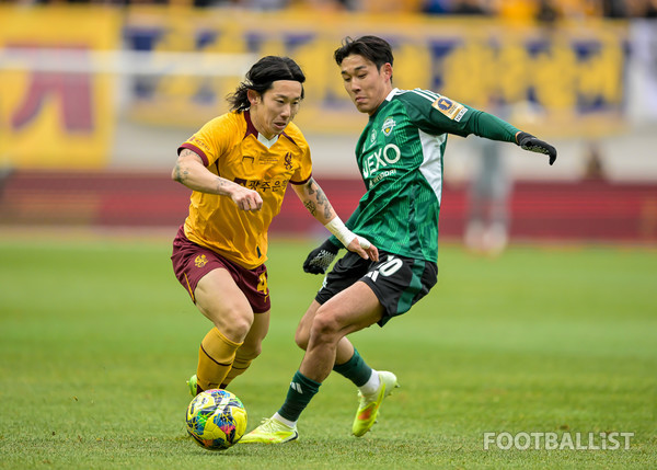 신창무(왼쪽, 광주FC), 송민규(오른쪽, 전북 현대). 서형권 기자