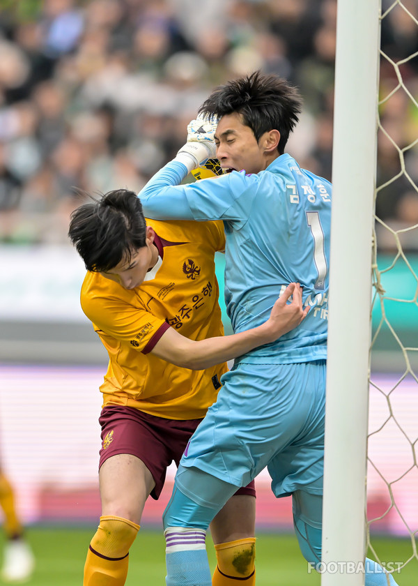변준수(왼쪽, 광주FC), 김정훈(오른쪽, 전북 현대). 서형권 기자