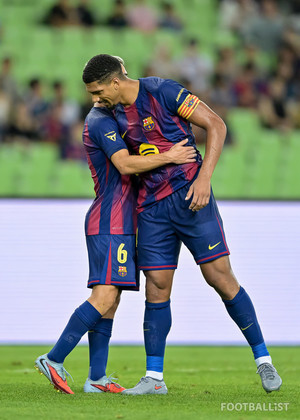 "너, 공격수 할 수 있니?" 바르셀로나에 귀중한 '승점 3점' 벌어준 플릭... - 뉴스 썸네일 이미지