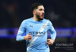 "키스해 주고 싶다!" 펩 사랑 독차지한 셰르키, 미친 감각의 하프 발리... - 뉴스 썸네일 이미지