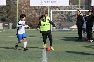 [포토] 송종국FC의 거침없는 질주! - 뉴스 썸네일 이미지