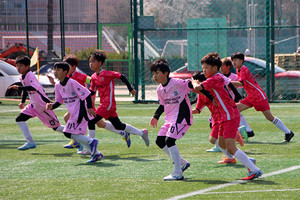 2026 행복 양구컵 전국 유소년 축구클럽 페스티벌 2일차...'경쟁 속 피어... - 뉴스 썸네일 이미지